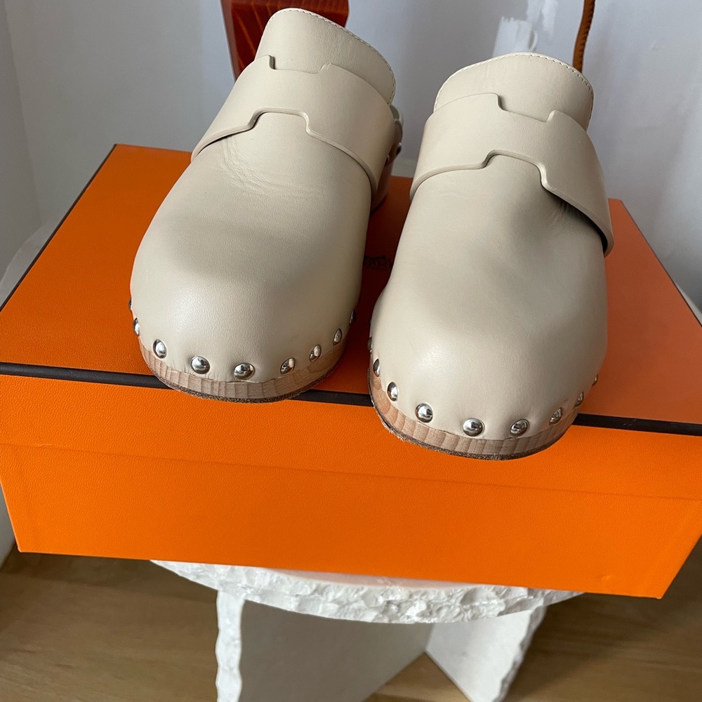 Hermes leather Calya clogs in beige color
36/ US 6 - Picture 7 of 7